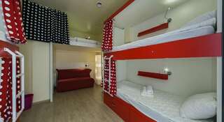 Гостиница Хостел Hostelberry Москва Двуспальная кровать в общем пятиместном номере для мужчин/женщин-6