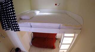 Гостиница Хостел Hostelberry Москва Двуспальная кровать в общем пятиместном номере для мужчин/женщин-4